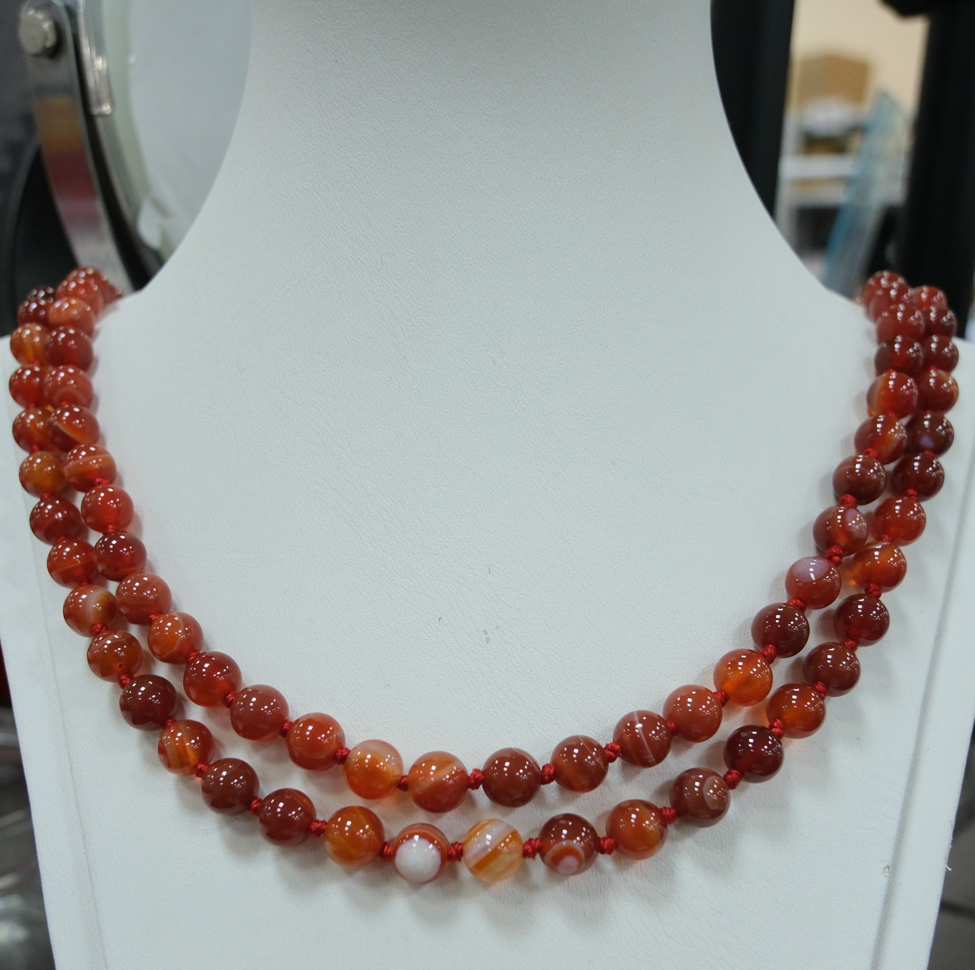 Бусы из сердолика